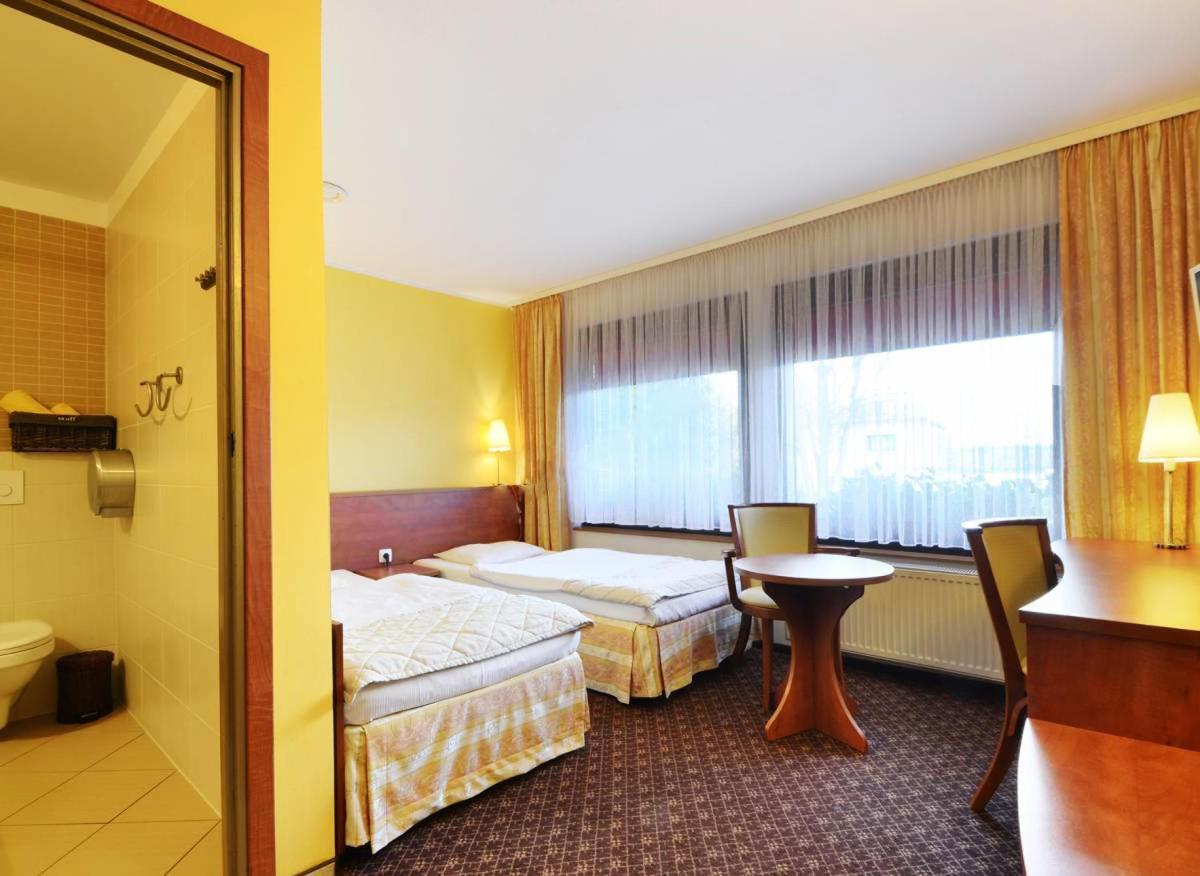 Hotel Restauracja Tajemniczy Ogród Poznań Exterior foto